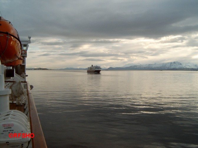 Schiffsbegegnung MS Trollfjord in Harstad 07.04.2006 07:42 Uhr