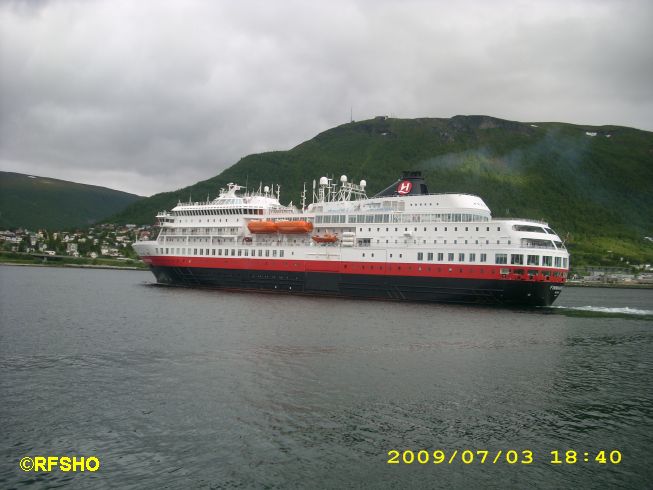 MS Finnmarken verläst Tromsø