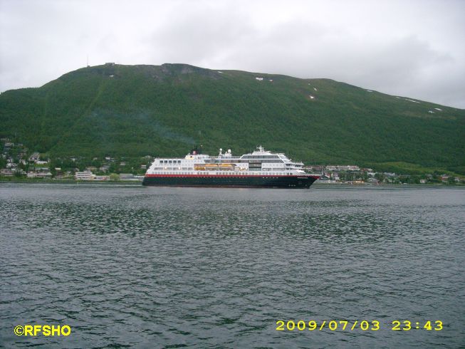 MS Midnatsol läuft Tromsø an
