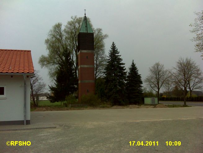 Blick vom Feuerwehrhaus zum Glockenturm