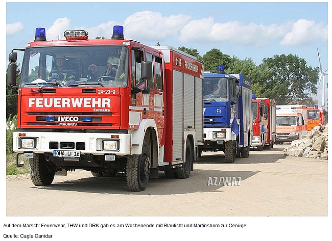 Auf dem Marsch: Feuerwehr, THW und DRK gab es am Wochenende mit Blaulicht und Martinshorn zur Genüge. Quelle: Cagla Canidar