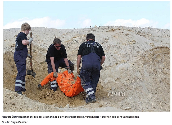 In einer Brechanlage bei Wahrenholz galt es, verschüttete Personen aus dem Sand zu retten. Quelle: Cagla Canidar