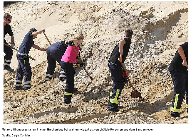 In einer Brechanlage bei Wahrenholz galt es, verschüttete Personen aus dem Sand zu retten. Quelle: Cagla Canidar