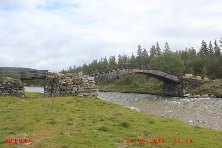 alte Brücke am RV 27 (N 62,06800° E 9,96198°)