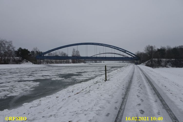 Elbe-Seitenkanal, Brücke Bahnlinie BS − UE