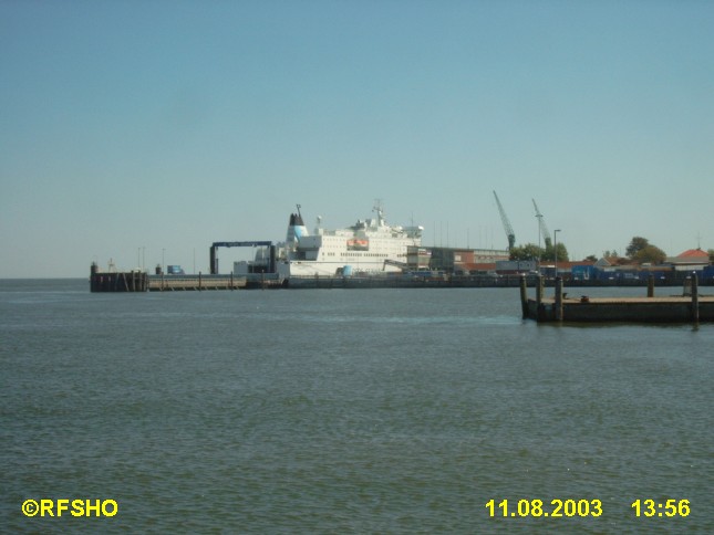 DFDS Fähre am Steubenhöft in Cuxhaven
