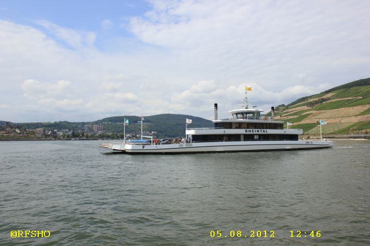 mit der Rheinfähre von Bingen nach Rüdesheim